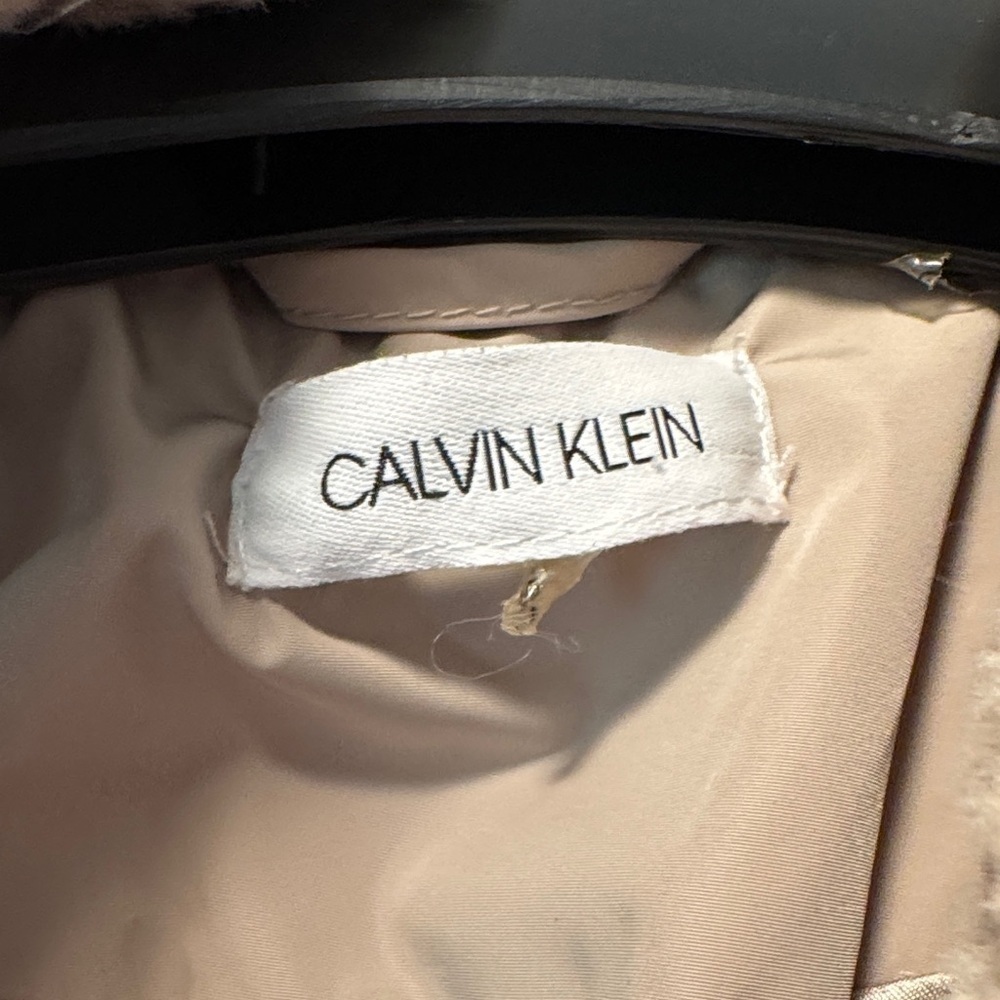 Women's Calvin Klein Beige Quilted Vest with Faux Fur Collar - Picture 2 of 4